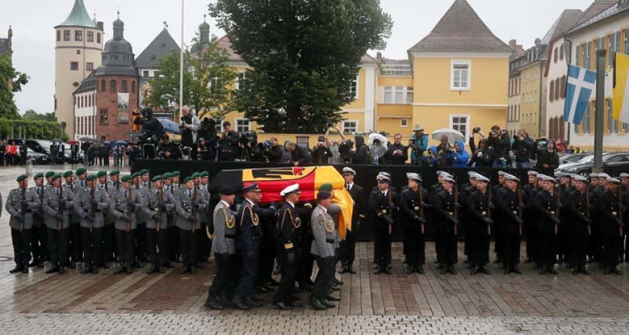 Figuras clave de la política contemporánea dan su último adiós 
a Helmut Kohl