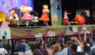 Los niños convierten el show de Peppa Pig en uno de los más aplaudidos de las fiestas