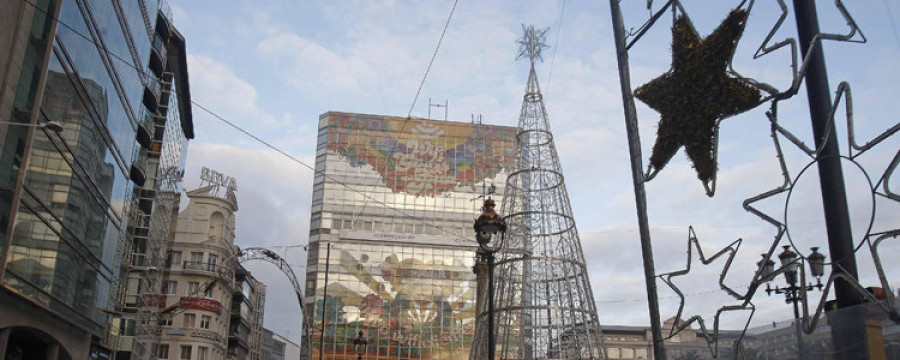 El Consistorio mantiene las luces de Navidad doce días después de Reyes