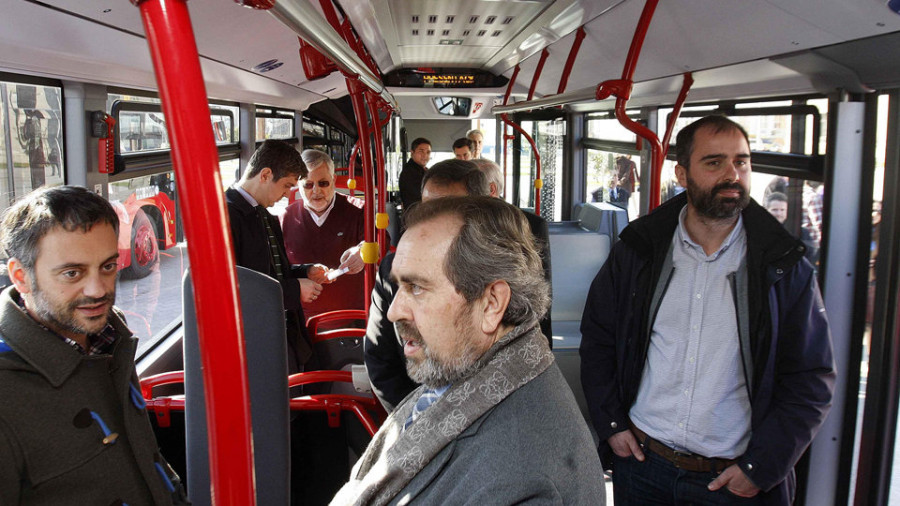 El juzgado paraliza la tarifa reducida del bus a las tres horas de su presentación