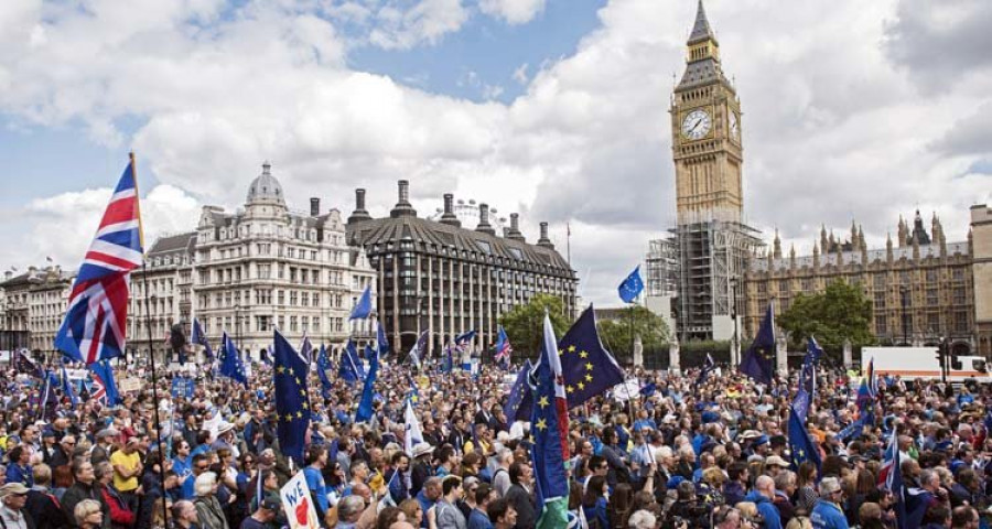 Miles de personas piden en Londres que el Reino Unido se quede en la UE