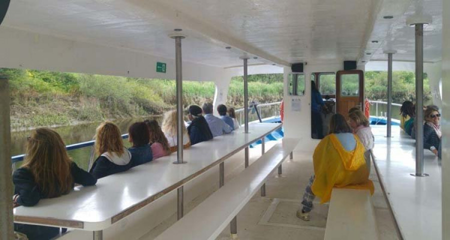 Medio centenar de turistas se unió a las primeras rutas por el Mandeo