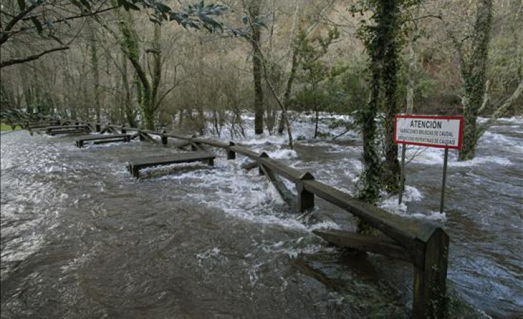 Las fuertes lluvias amenazan con desbordar varios ríos en toda Galicia