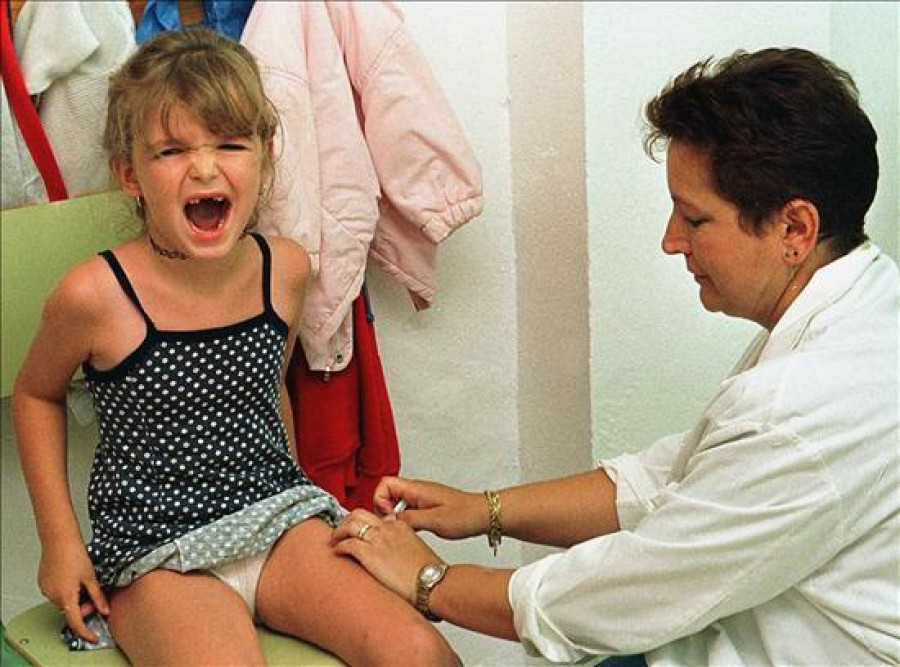 Chile activa una vacunación masiva ante una alarma por casos de meningitis