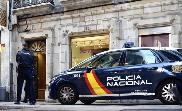 Levantadas varias actas por tenencia de estupefacientes y armas en un operativo en Santiago