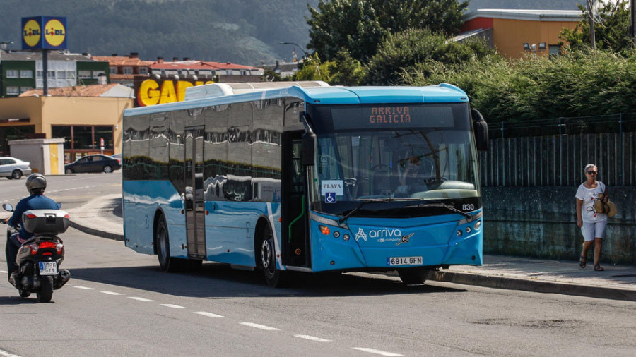 El servicio de autobuses a las playas de Arteixo empezará el día 15