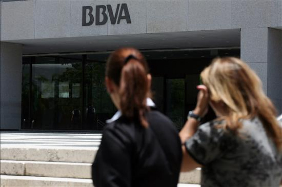 Un error "masivo" del BBVA provoca el cobro duplicado a clientes, según FACUA