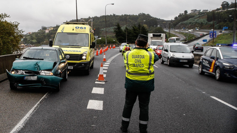 Un kamikaze se da a la  fuga después de provocar  un siniestro en la autopista