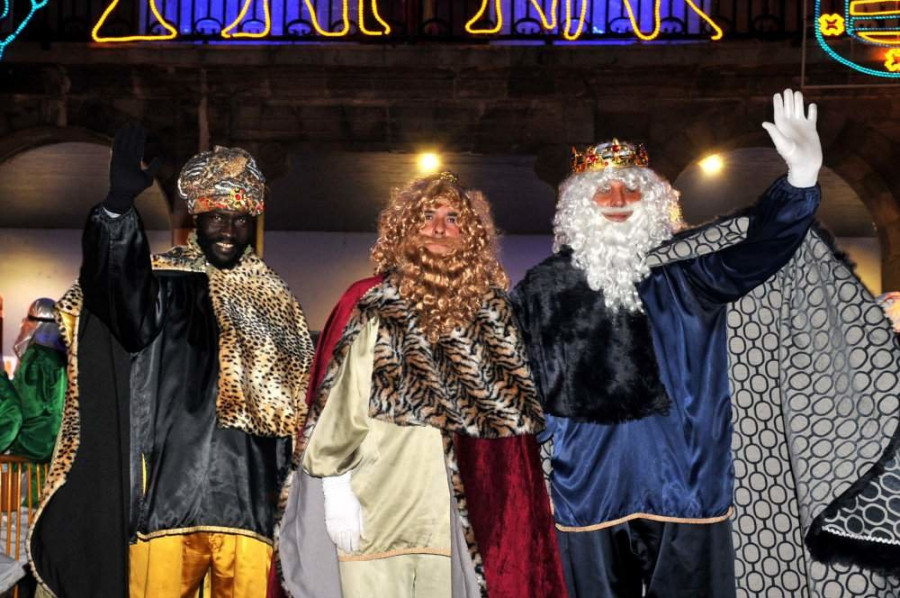 VIDEO: Baltasar revela el secreto de los Reyes Magos a los niños