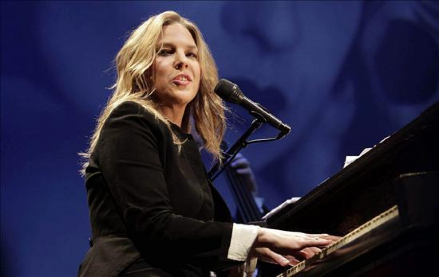 Diana Krall cambia de registro y sorprende gratamente al público barcelonés