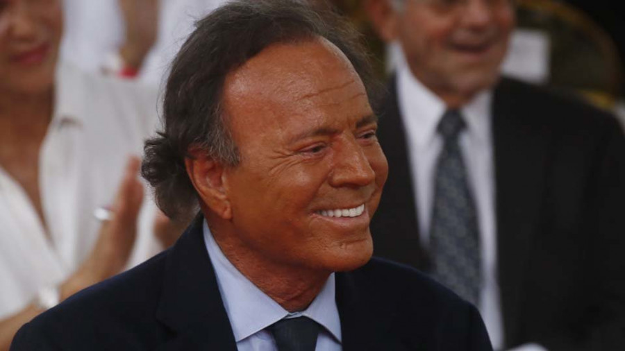 El juicio por paternidad a Julio Iglesias se celebrará sin el cantante