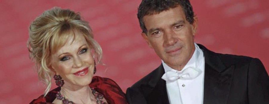 Antonio Banderas habla en Chile de película de 33 mineros y presenta un perfume