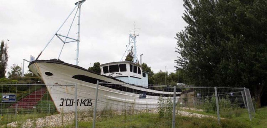 El barco de Alfonso Molina y el Obelisco continúan a la espera de sus mejoras