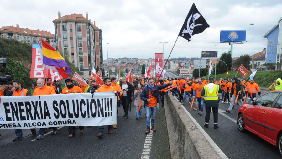 La marcha de Alcoa recorre Alfonso Molina para exigir la intervención estatal