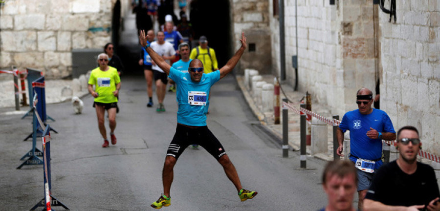 Unos 30.000 corredores participan en la maratón de jersusalén