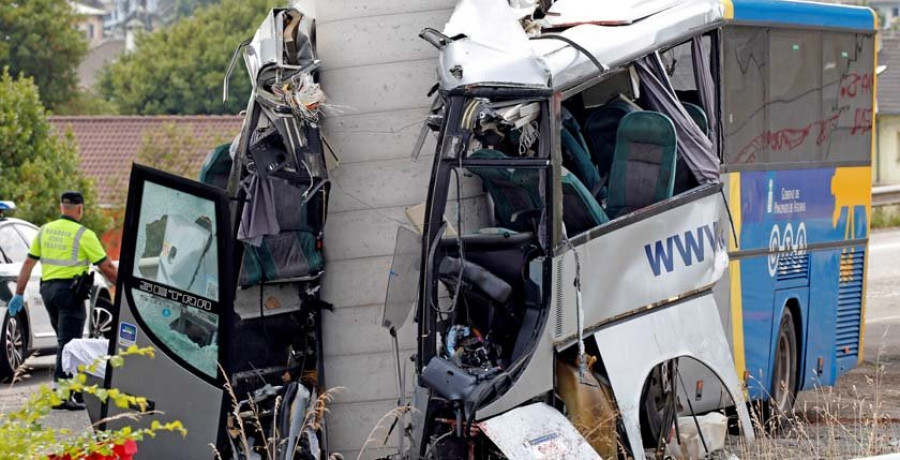 Un accidente de autobús deja cinco muertos y quince heridos en Avilés