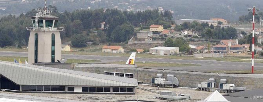 Los socialistas alertan de que  la privatización de AENA pone en peligro el futuro de Alvedro