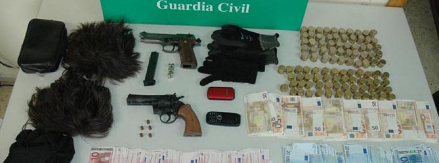 La Guardia Civil desmantela una banda de atracadores de bancos