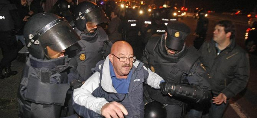 Un detenido en una nueva protesta por el desalojo de hoy en el Ofimático