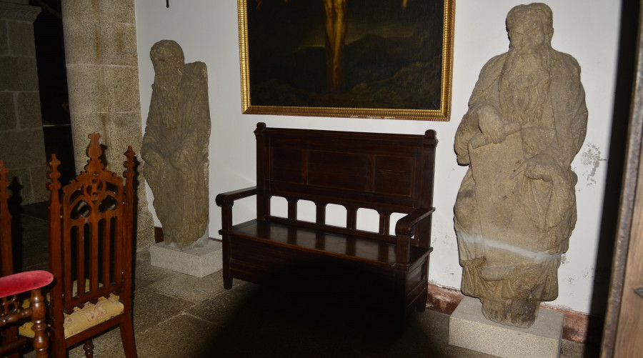 Comienza la vista por la propiedad de las estatuas de Abraham e Isaac