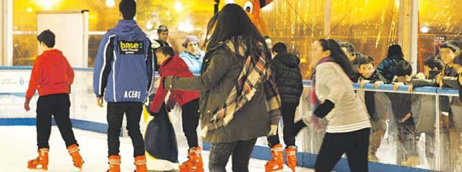 El comercio animará la campaña de Navidad con una pista de hielo natural en la plaza García Irmáns