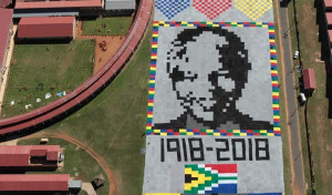 Un retrato de Mandela visible desde el espacio exterior