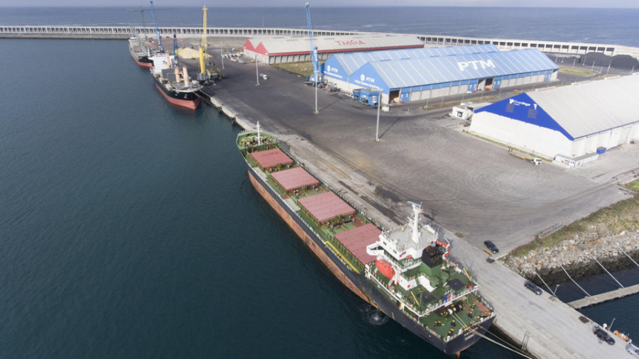 Agosto de récord en el puerto de A Coruña, que obtiene cifras inéditas en el tráfico de graneles sólidos
