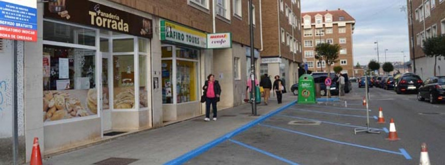 Cambre estrena en A Barcala seis plazas de aparcamiento exprés para activar el comercio