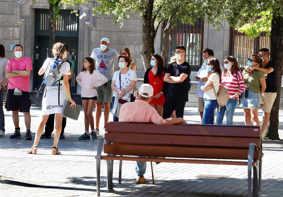 Entra en vigor la obligación de utilizar mascarilla en todo momento en Galicia