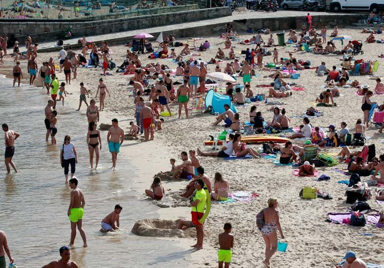 Las incidencias en 
las playas se reducen en un 30% en lo que va de temporada debido al mal tiempo
