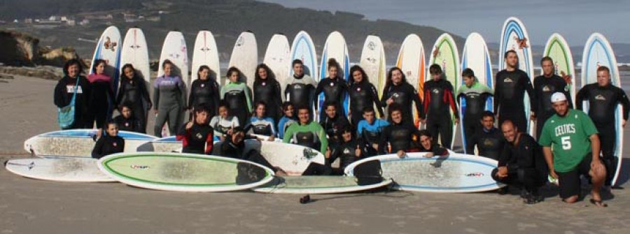 La competición arranca  hoy en la playa de Razo