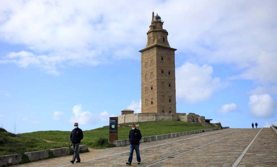 El cierre de la ciudad “vacía” de visitantes la Torre de Hércules