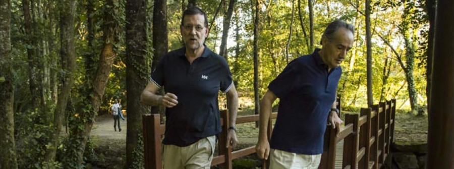Rajoy estrena sus vacaciones con una marcha deportiva entre Ribadumia y Meis