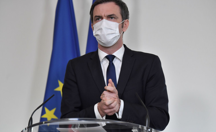 Francia prueba unos días con más restricciones para evitar el confinamiento