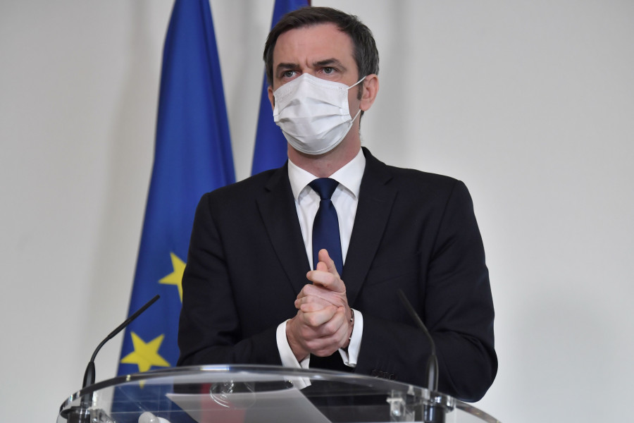Francia prueba unos días con más restricciones para evitar el confinamiento