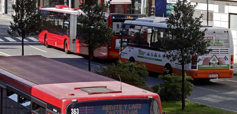 La Xunta pretende implantar el modelo de Santiago en el bus metropolitano coruñés