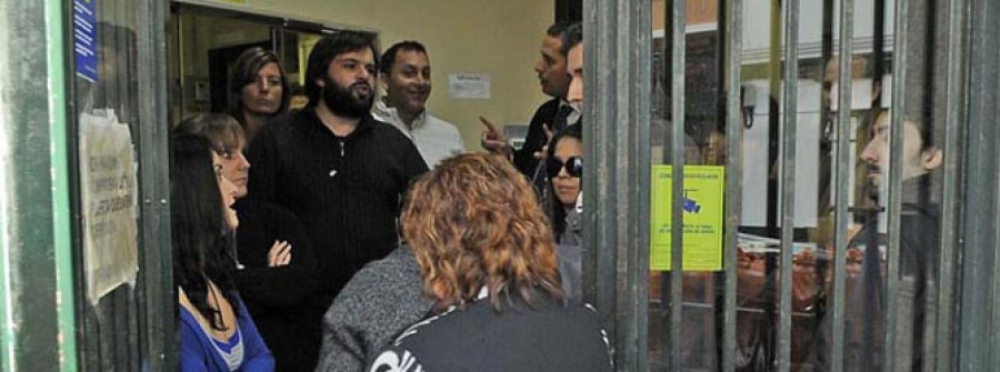 Los trabajadores de Sykes se encierran en Telefónica para exigir su recolocación