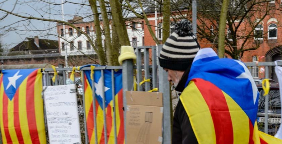 Alemania deja a Puigdemont libre bajo fianza y descarta el delito de rebelión