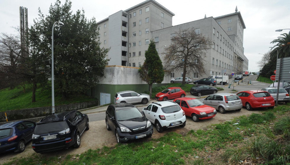 El Ayuntamiento frena las mejoras de aparcamiento en el Materno