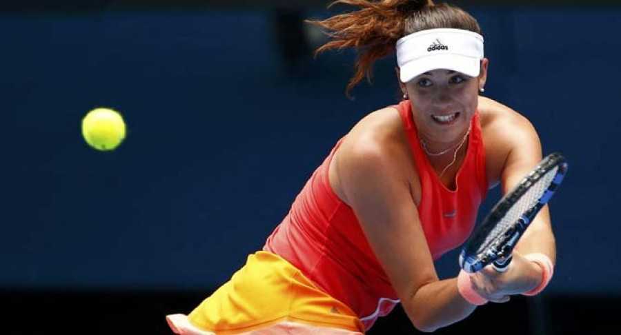 Garbiñe Muguruza liquida a Serbia por la vía rápida