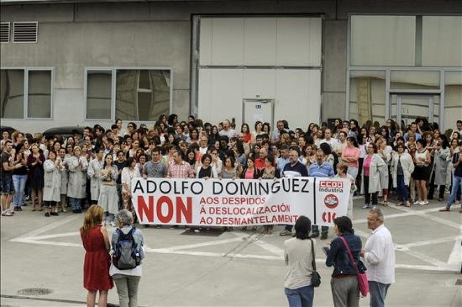 Los trabajadores de Adolfo Domínguez aceptan un preacuerdo, que conlleva 105 despidos