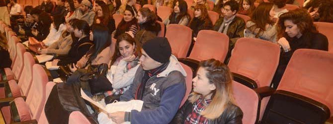La Universidad apoya con 18.000 euros las tesis en gallego, que requieren “maior esforzo”