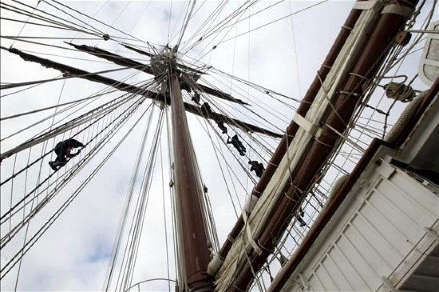 El Elcano hace escala mañana en Ferrol después de trece años