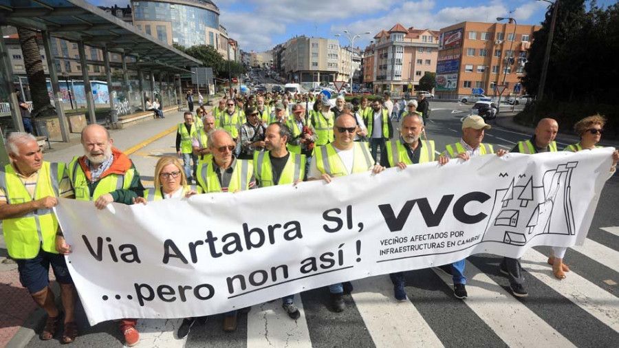 Vecinos del área protestan contra el trazado propuesto para la Ártabra