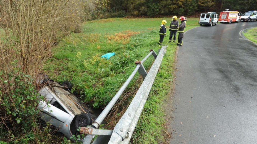 Muere una mujer en Abegondo tras precipitarse a un río con su vehículo