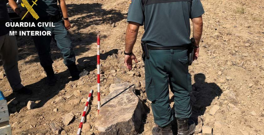 La Guardia Civil halla una estela de guerrero de la Edad de Bronce