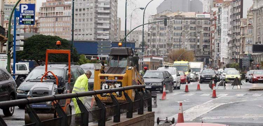 El colapso del tráfico obliga a paralizar las obras en la avenida de Sánchez Bregua