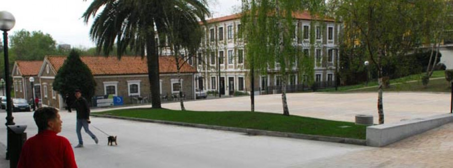 ARTEIXO-Los puestos del feirón esperarán un mes para trasladarse a la plaza de O Balneario