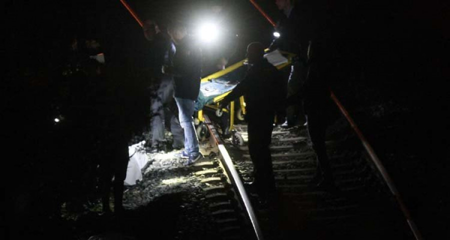 Una joven de 25 años muere 
en Oza al ser arrollada por un 
tren que se dirigía a Monforte