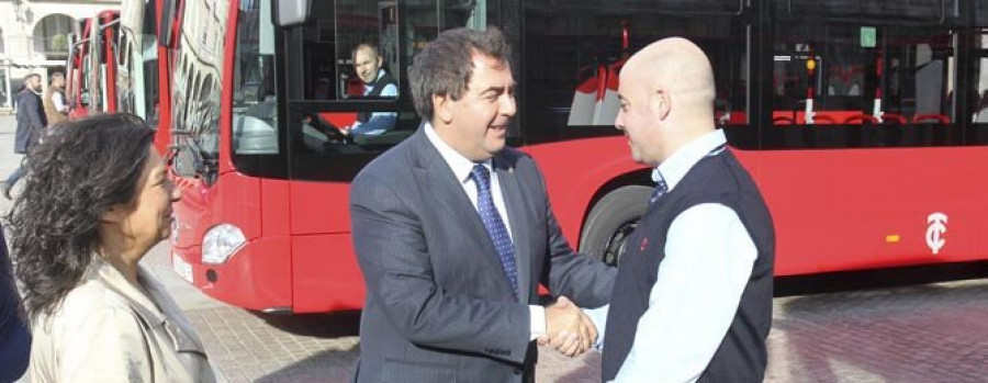 El Ayuntamiento anuncia que congela las tarifas de bus para el próximo año